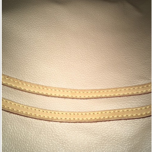 Louis Vuitton
Bucket pm Monogram Shoulder Bag - Picture 11 of 12